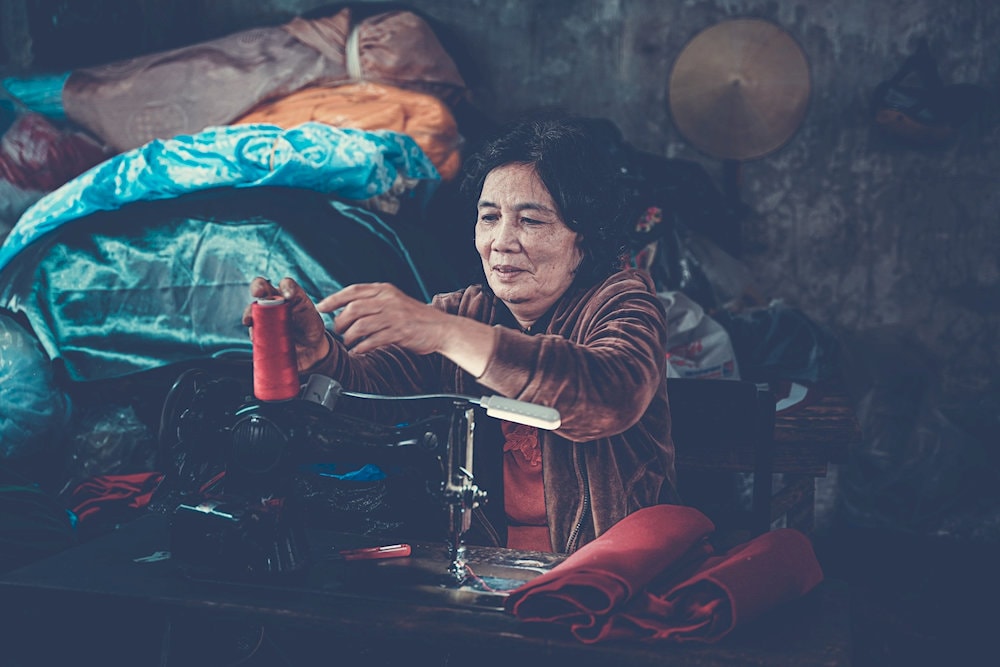 Dịch vụ chủ yếu tại tầng 3 là may vá, sửa chữa quần áo